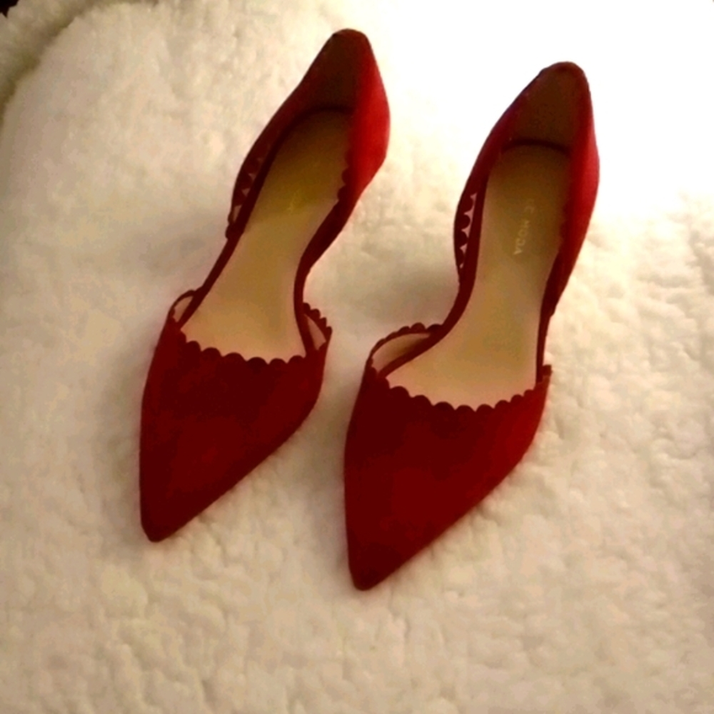 BEAUTIFUL Pella Mode Red high heels. New.